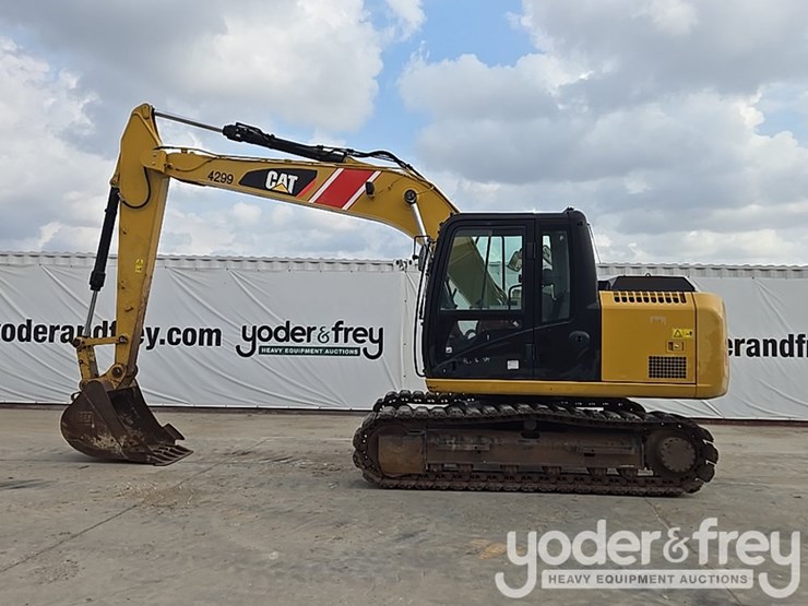 2016-caterpillar-312fgc-image-2