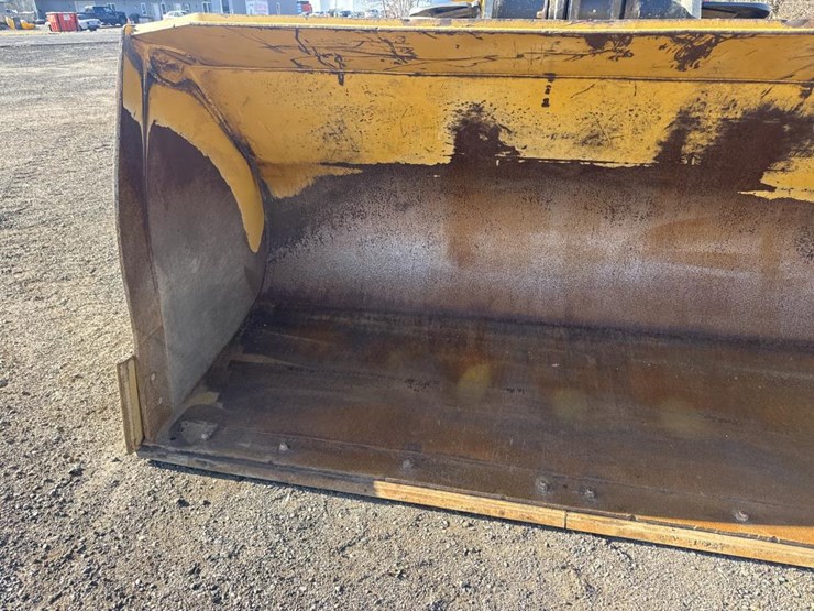 2016-deere-624k-image-23