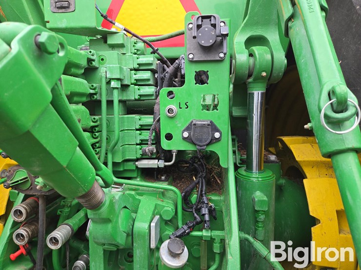 2016-john-deere-8245r-image-12
