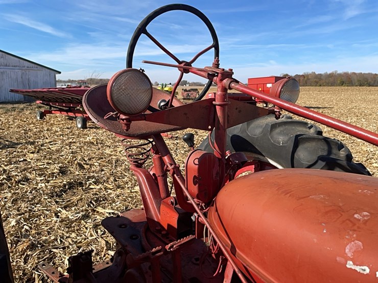 ih-farmall-h-tractor-image-10