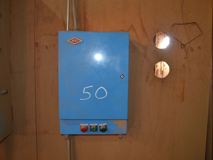 mdi-model-2000-whole-tree-metal-detector-w/-41"x44"-opening-w/-41"x17'-belt-feed-w/-fiberglass-section-w/-no-drive-drive-of-ladder-back-conveyor-w/-control-image-5