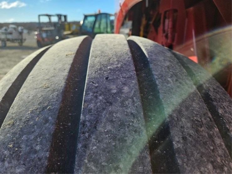 new-holland-roll-belt-560-image-31