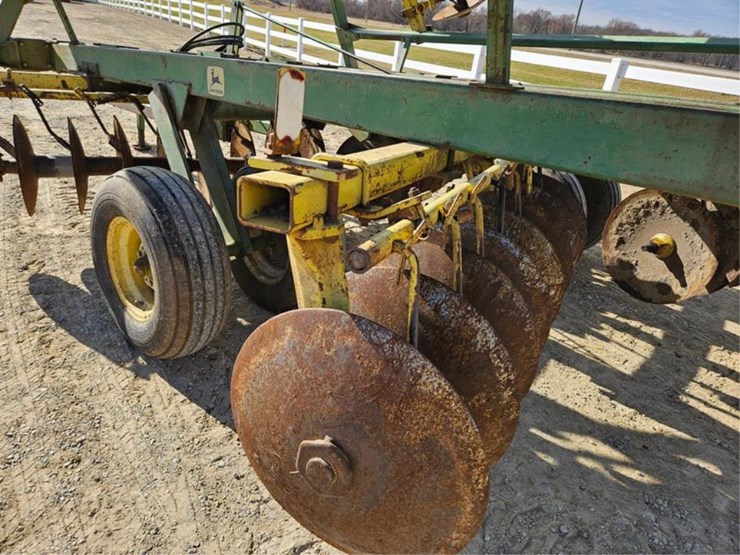 john-deere-230-image-23