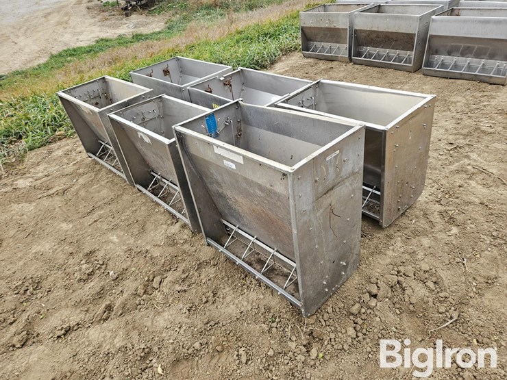 big-husky-&-hog-slat-stainless-steel-nursery-feeders-image-3