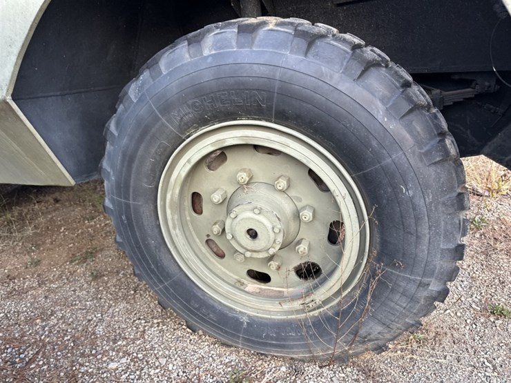 2118-ford-300-image-53