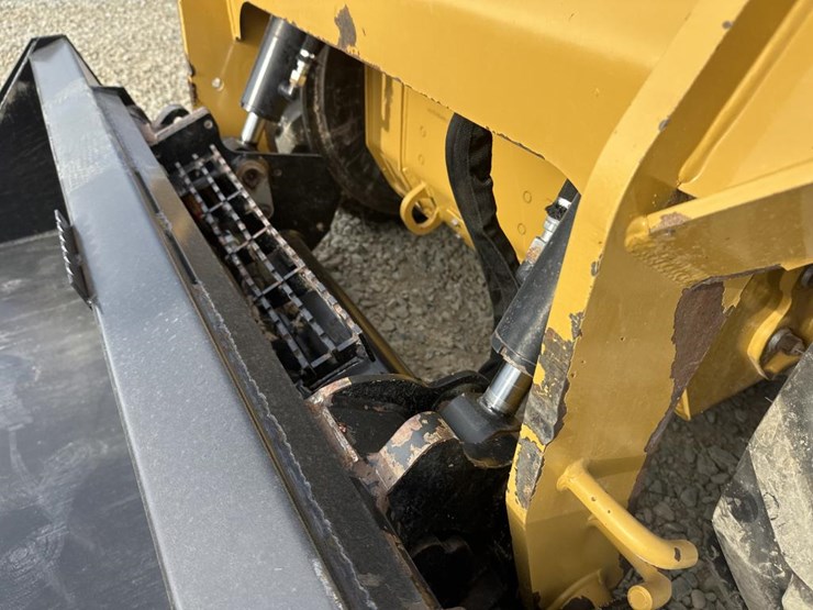 caterpillar-236d3-image-11