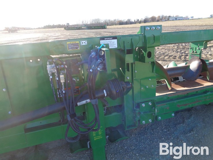 2021-john-deere-c18r-image-11