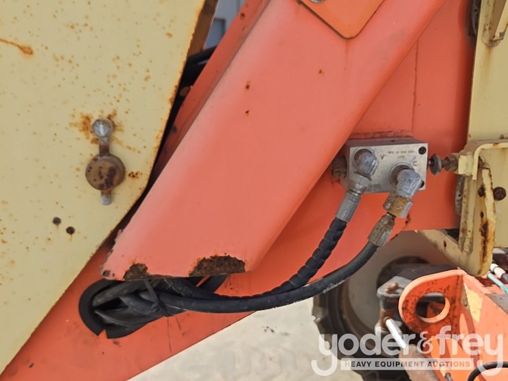 2015-jlg-600aj-image-50