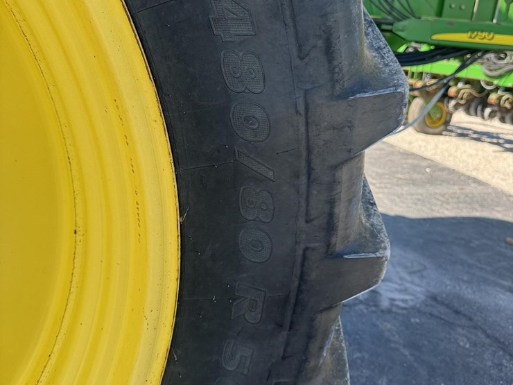 2013-john-deere-8235r-image-7