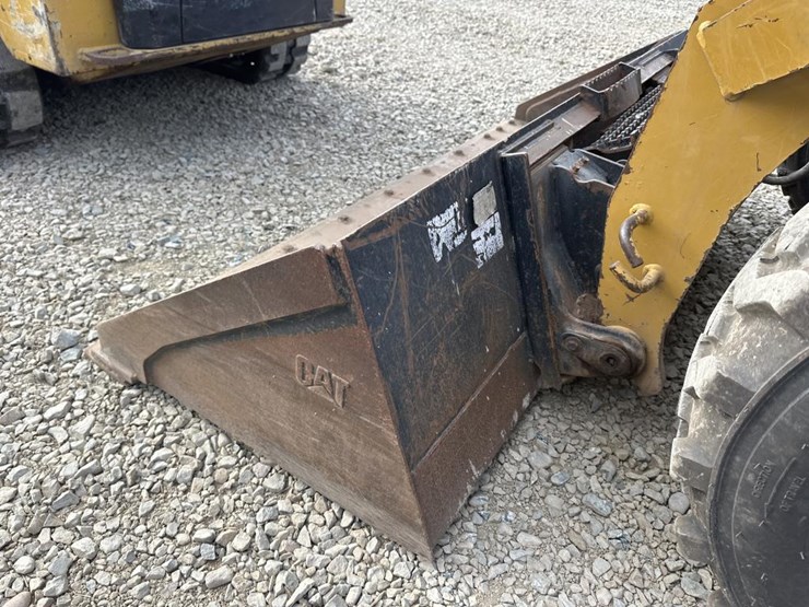 2016-caterpillar-262d-image-10