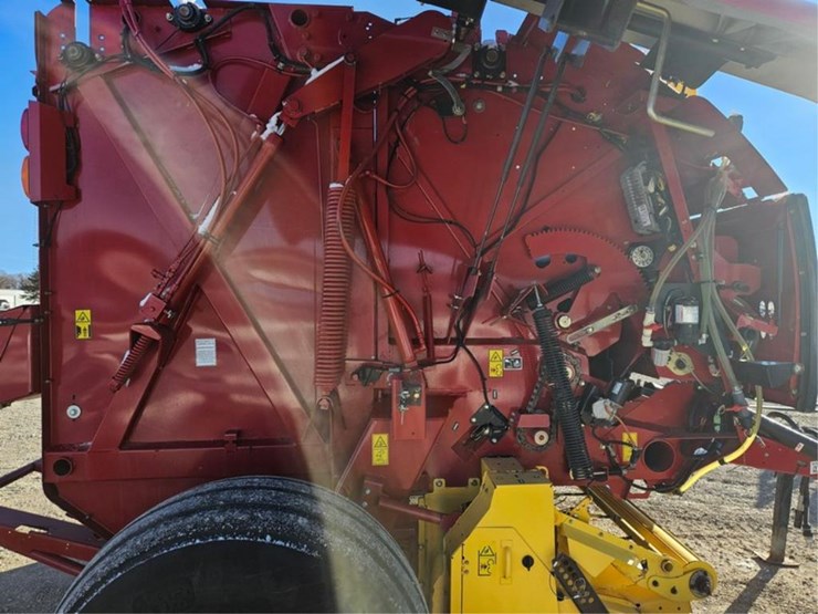 new-holland-roll-belt-560-image-22