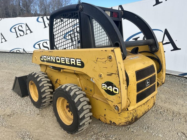 john-deere-240-image-3