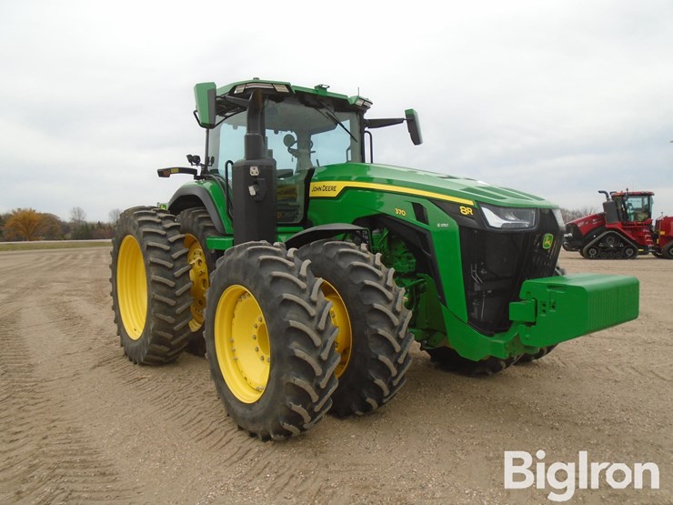 2023-john-deere-8r-370-image-3