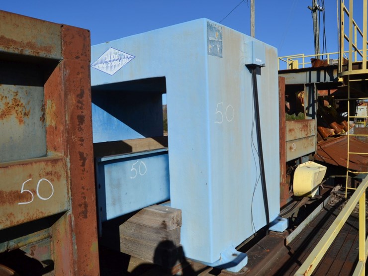 mdi-model-2000-whole-tree-metal-detector-w/-41"x44"-opening-w/-41"x17'-belt-feed-w/-fiberglass-section-w/-no-drive-drive-of-ladder-back-conveyor-w/-control-image-3