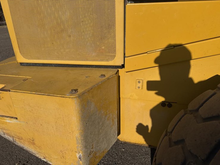 2016-deere-624k-image-33