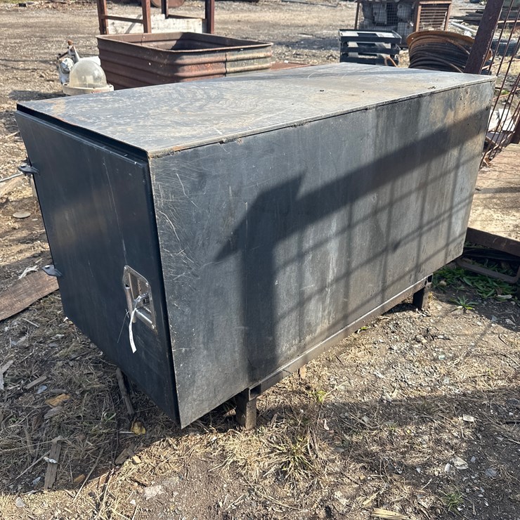 #138 • 25” x 48” Side Access Truck Box