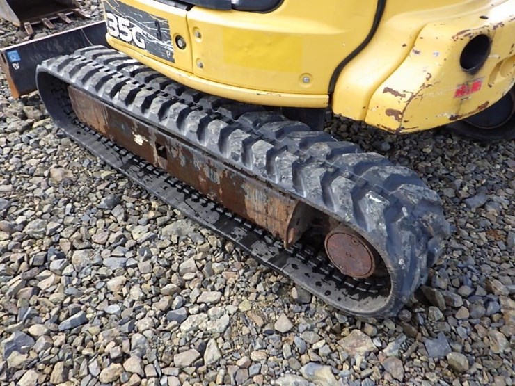 2019-deere-35g-image-30