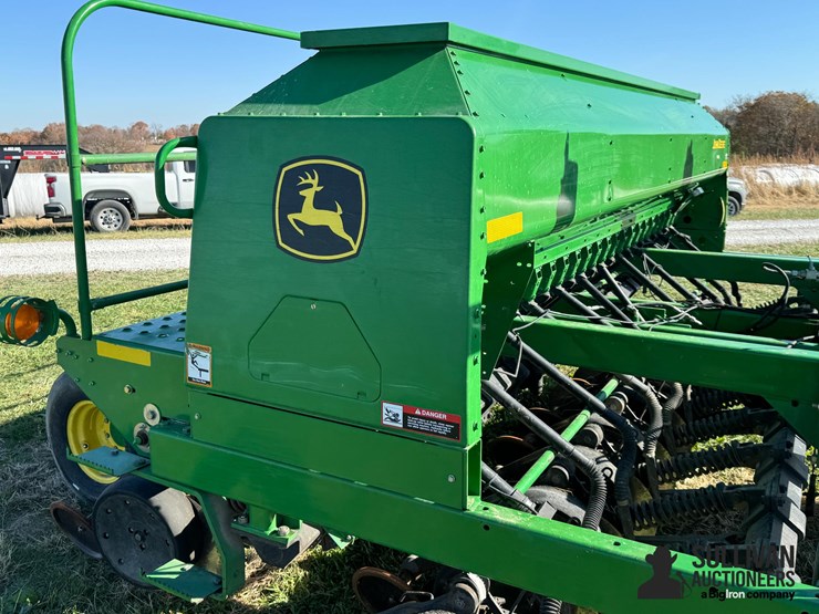 2009-john-deere-1590-image-16