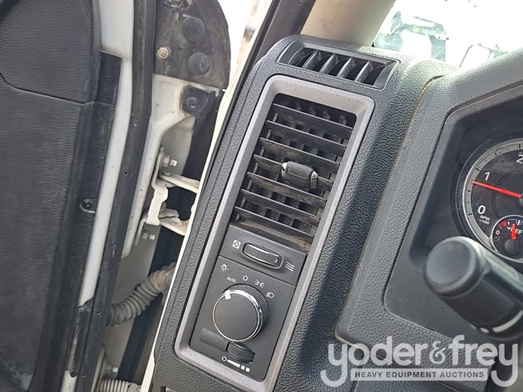 2014-dodge-service-truck-image-105