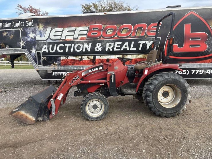 case-dx29-loader-tractor-image-3