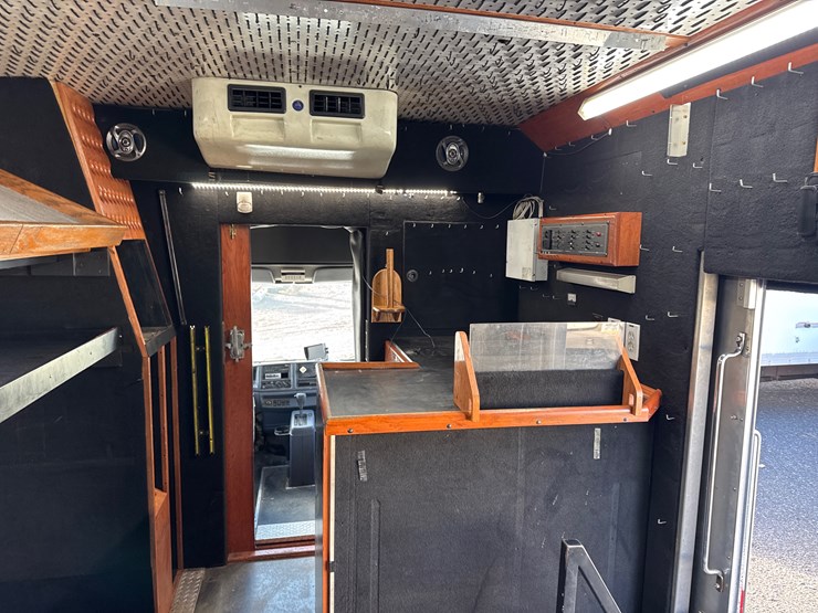 #140-•-2008-hino-snap-on-box-truck-image-12