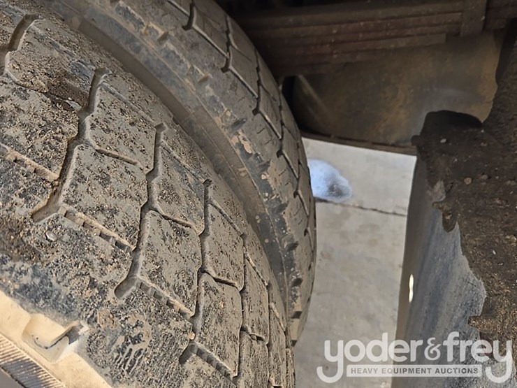 2014-dodge-service-truck-image-33