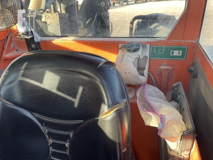 2011-jlg-g10-55a-image-8