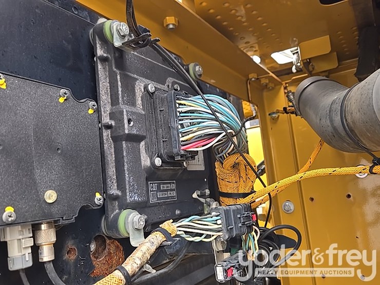 2016-caterpillar-312fgc-image-81
