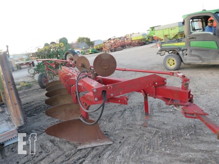 international-710-image-3