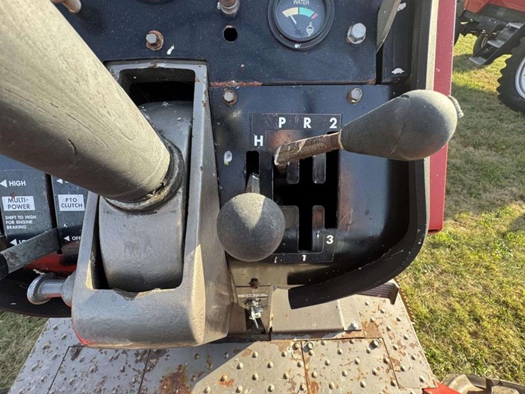 1977-massey-ferguson-1135-image-12