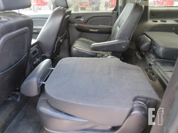 2008-chevrolet-suburban-image-10