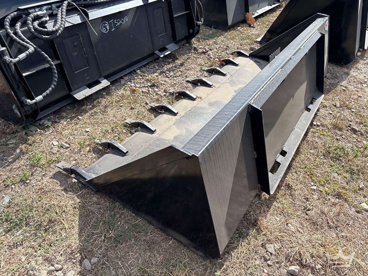 2025-swict-78in-tooth-bucket-skid-steer-attachment-image-4