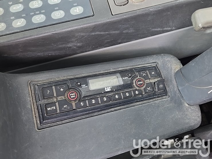 2016-caterpillar-312fgc-image-105