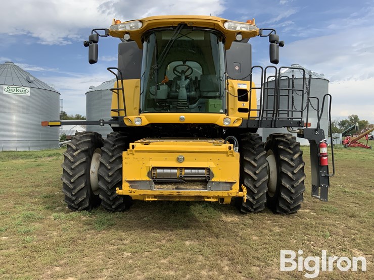 2013-new-holland-cr7090-image-2