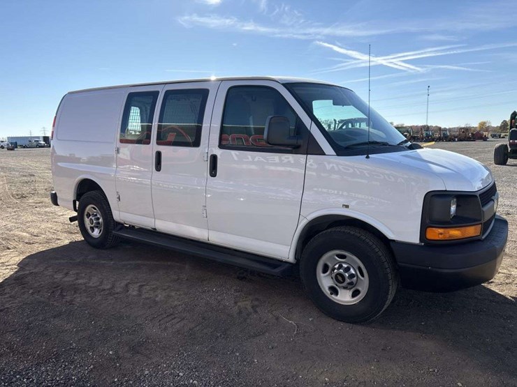 2013-chevrolet-2500-image-14