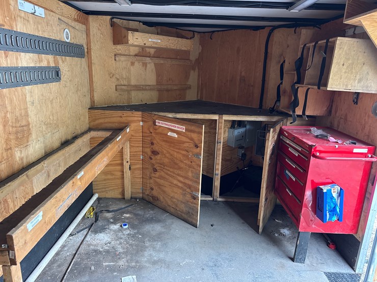 #133-•-2012-24’-carmate-enclosed-trailer-(bad-frame)-image-5