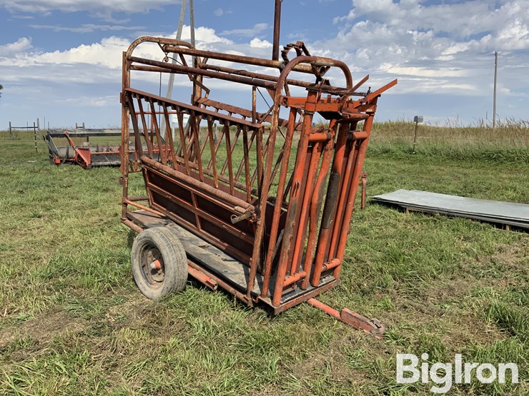 pinkleman-portable-cattle-chute-image-3