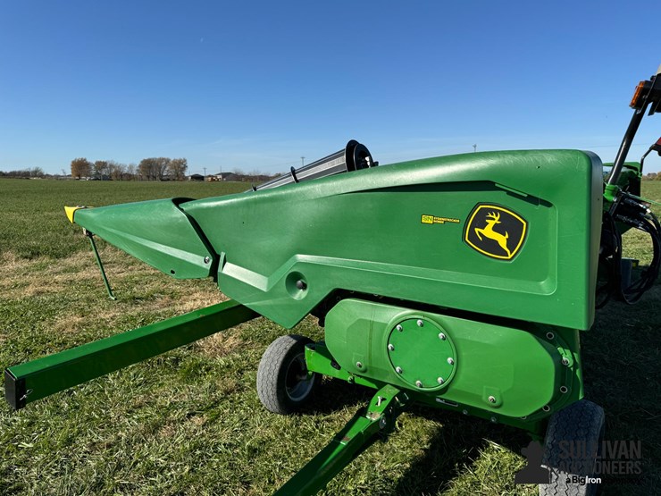 2022-john-deere-c8r-image-16