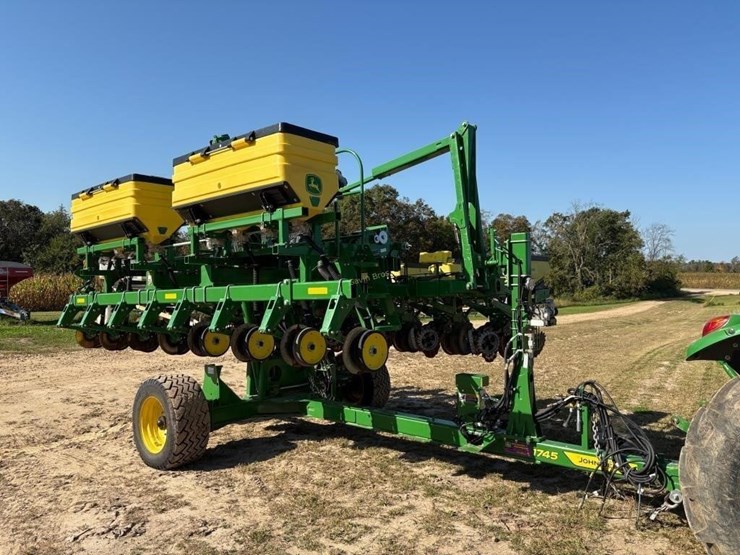 2023-john-deere-1745-image-1