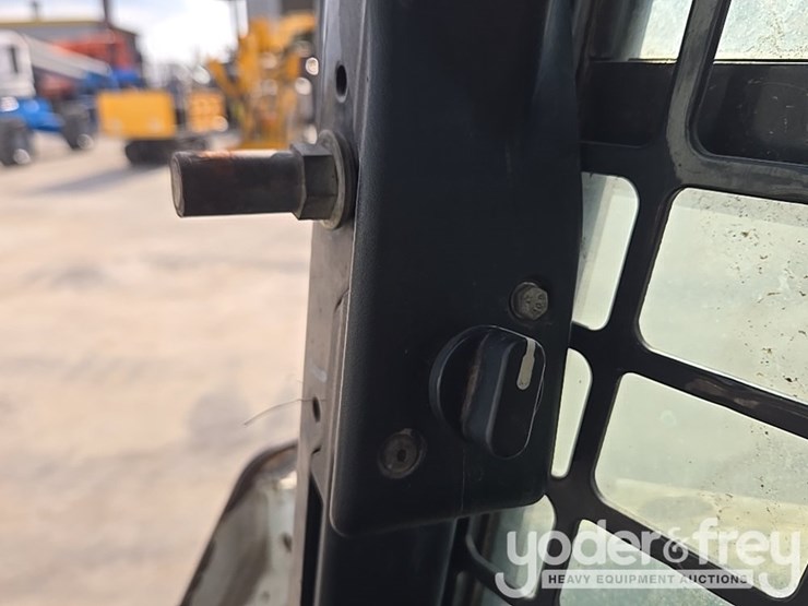 2021-bobcat-t595-image-84