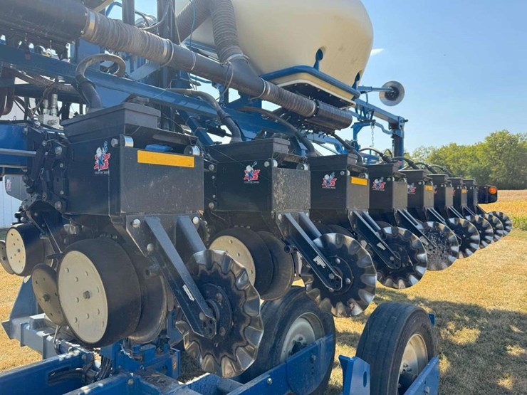 2013-kinze-3600-image-6