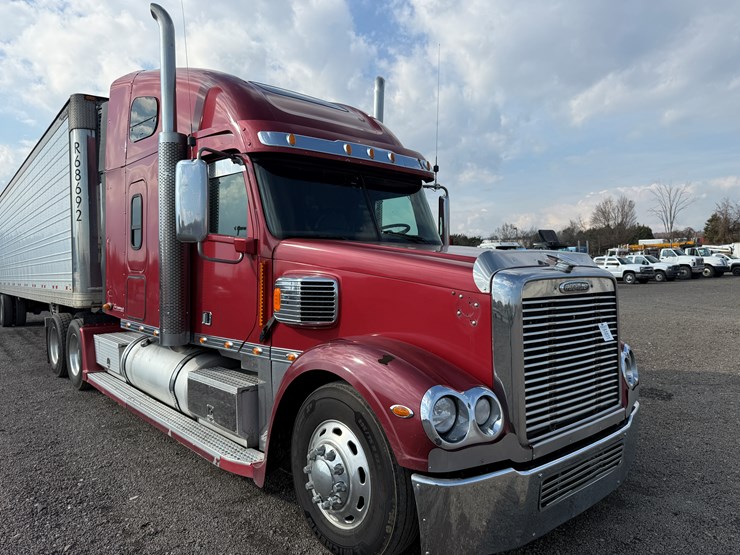 #124-•-2013-freightliner-coronado-road-tractor-image-1