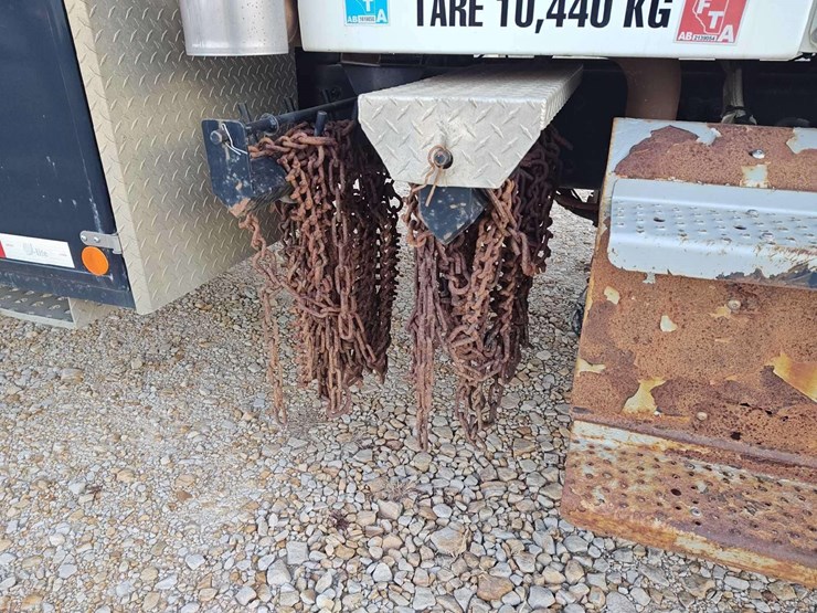 2014-freightliner-m2-106-image-28