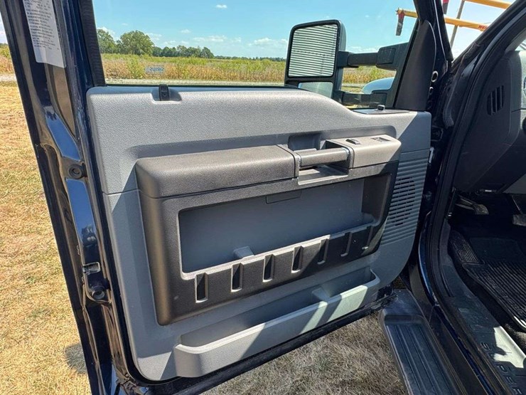 2015-ford-f350-xlt-image-13