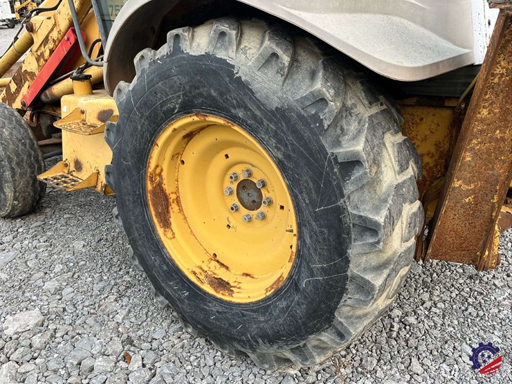 new-holland-575e-image-8