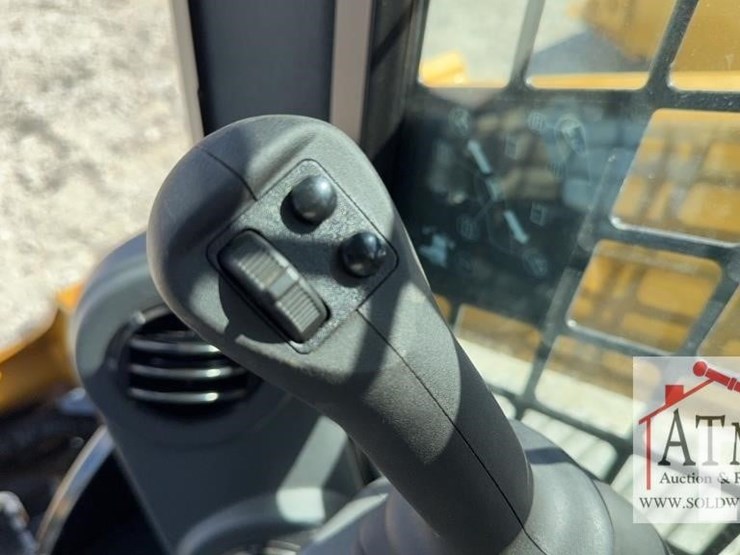 2023-caterpillar-289d3-image-19