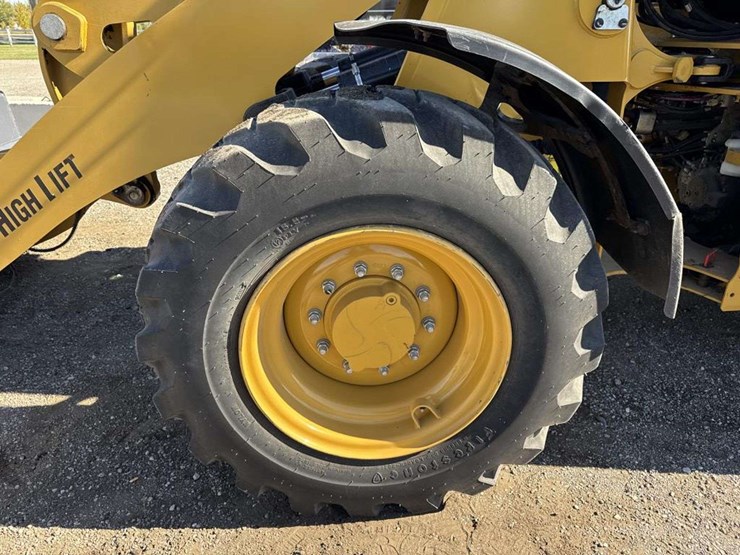 caterpillar-910m-image-15