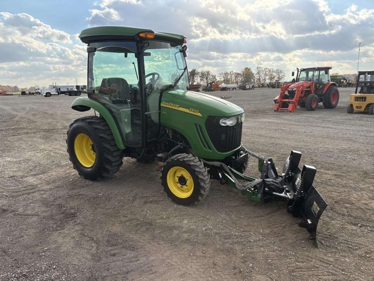 john-deere-3320-image-5