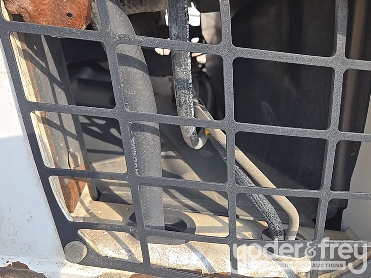 2021-bobcat-t595-image-41