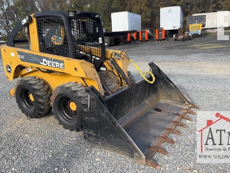 2008-deere-320-image-1